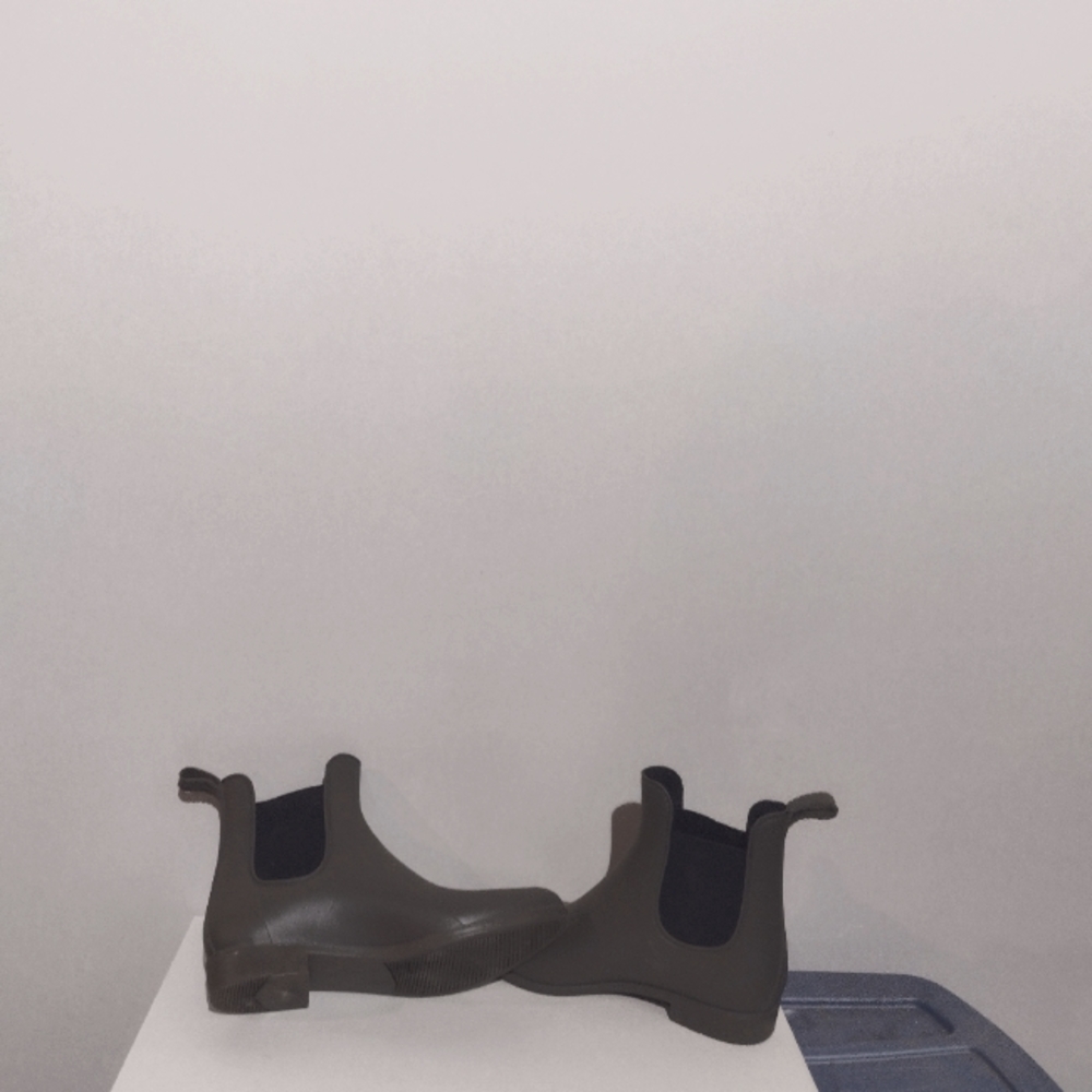 Storm by Cougar size 7 rain boots in green